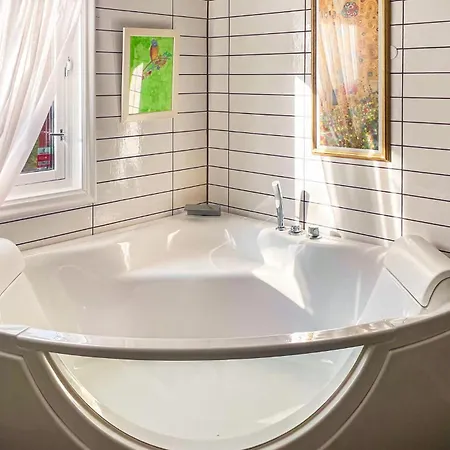 Casa vacanze Lovely In With Sauna *